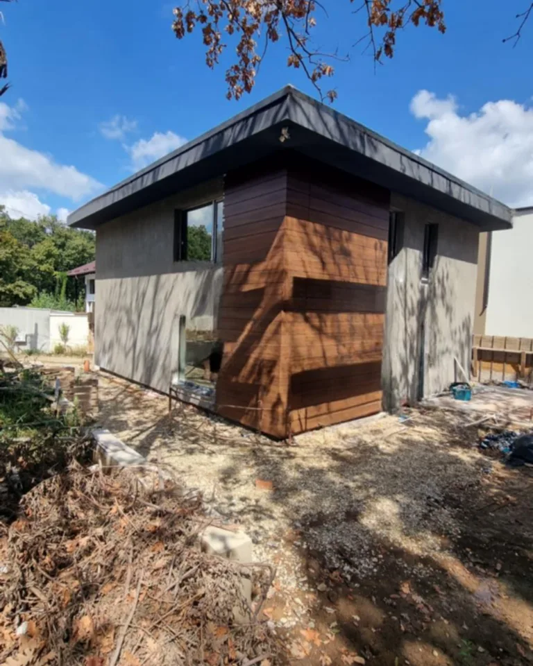Proiect finalizat - fațadă ventilată cu finisaj lemn stejar auriu