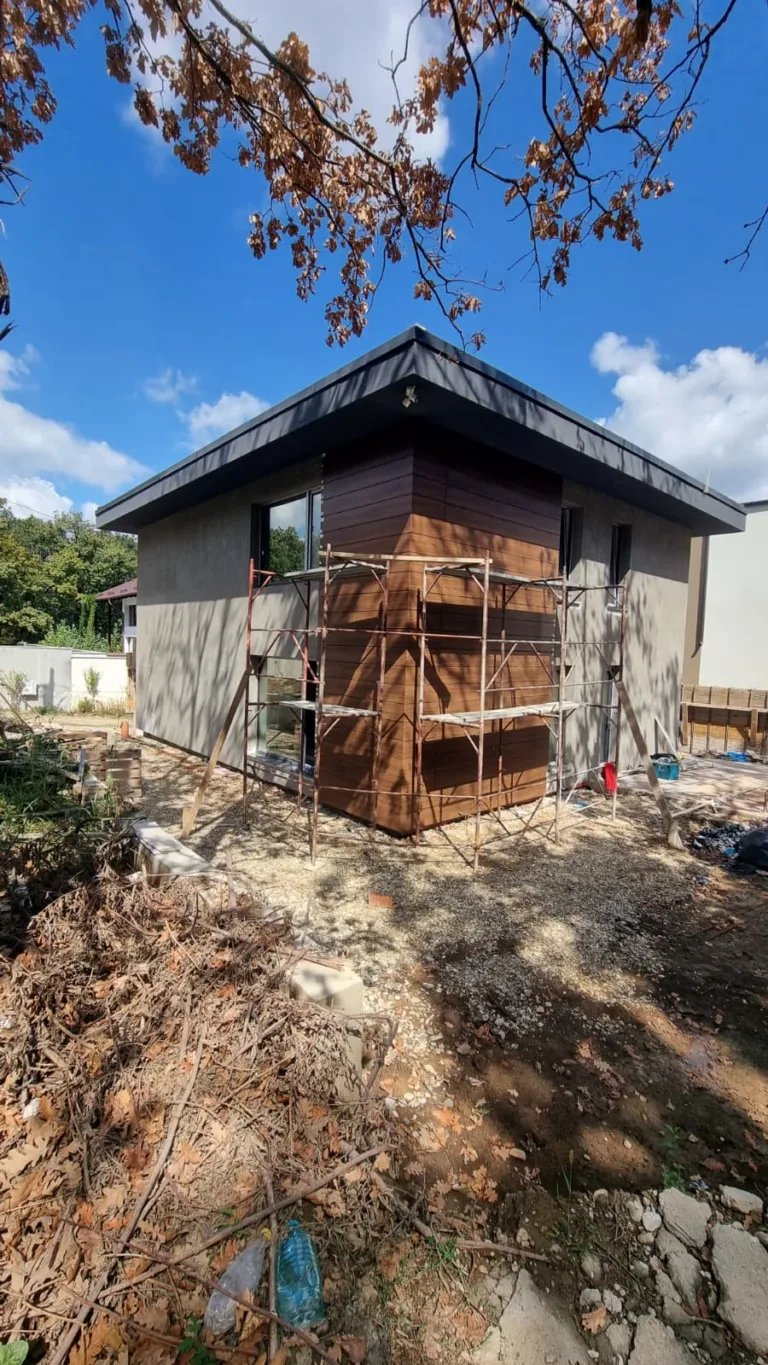 Fațadă ventilată premium în nuanță stejar auriu - Eleganță naturală, durabilitate maximă