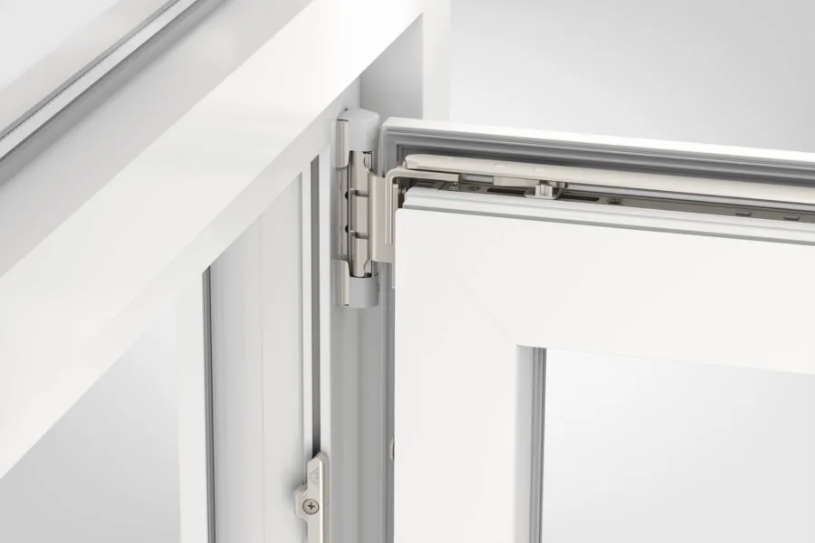 Balama de colț ROTO NX montată pe o fereastră PVC albă